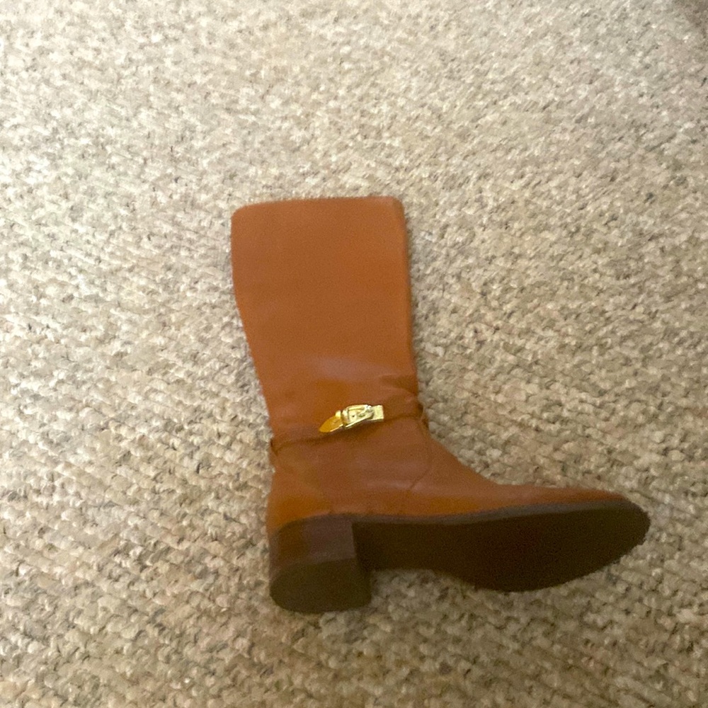 Etienne Aigner boots rarely worn. Size 91/2  luggage color.